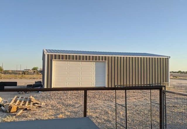 30x40 metal building in Arizona being used as a workshop